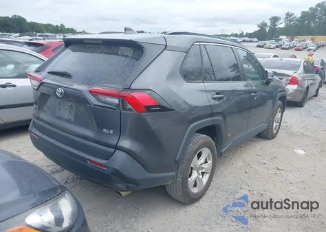 2021 Toyota Rav4 Xle z USA, uszkodzony, nr VIN 2T3W1RFVXMC140946